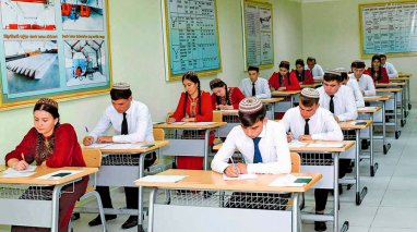 Orta hünär okuw mekdebine giriş synaglary başlandy